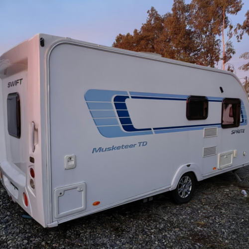 RECIEN LLEGADA SWIFT MUSKETEER 2014 5 PERSONAS